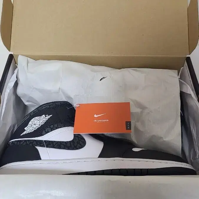 나이키 Jordan 1 mid SE off black 270