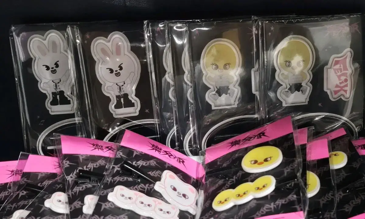 (skzoo) straykids Rockstar popup store Leavitt @LavittPokari acrylic Stand