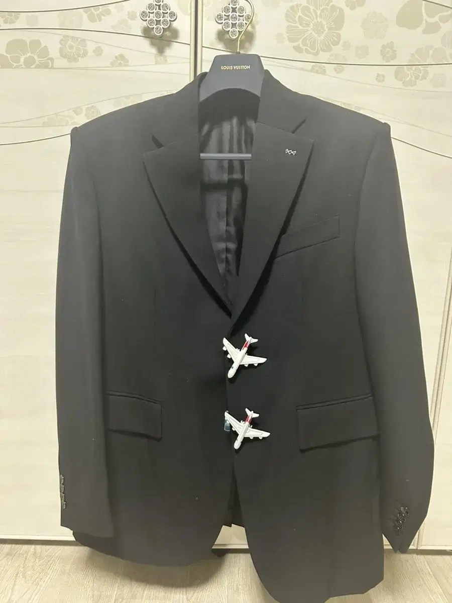 (New) Last Price) Louis Vuitton Extra Large Jacket Airplane Blazer