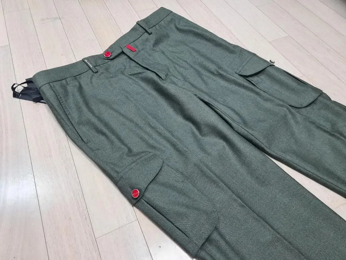 [New]Kiton 100% cashmere cargo pants. 36사이즈(실34).