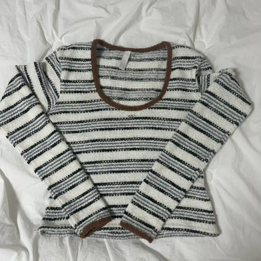 할인)Kijun 기준 STRIPED U-NECK KNIT 유넥