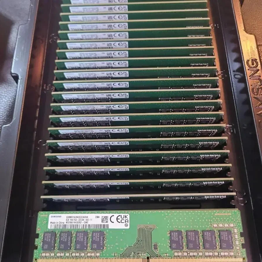 삼성 DDR4 8G 3200 ram 메모리 새거 헐값에 던집니다.팝니다.