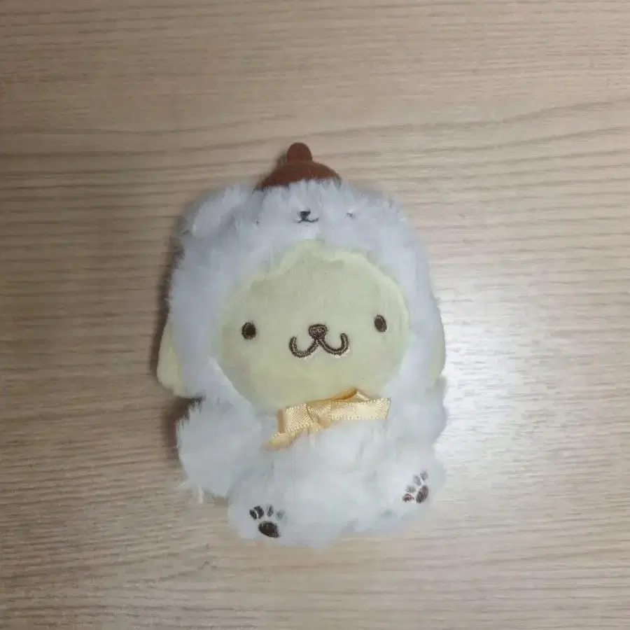 이쁜 곰 옷 입고 있는 폼폼푸린