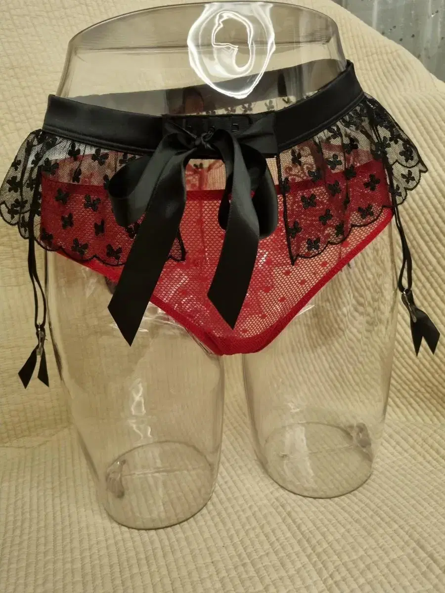 Italian intimissimi garter belt