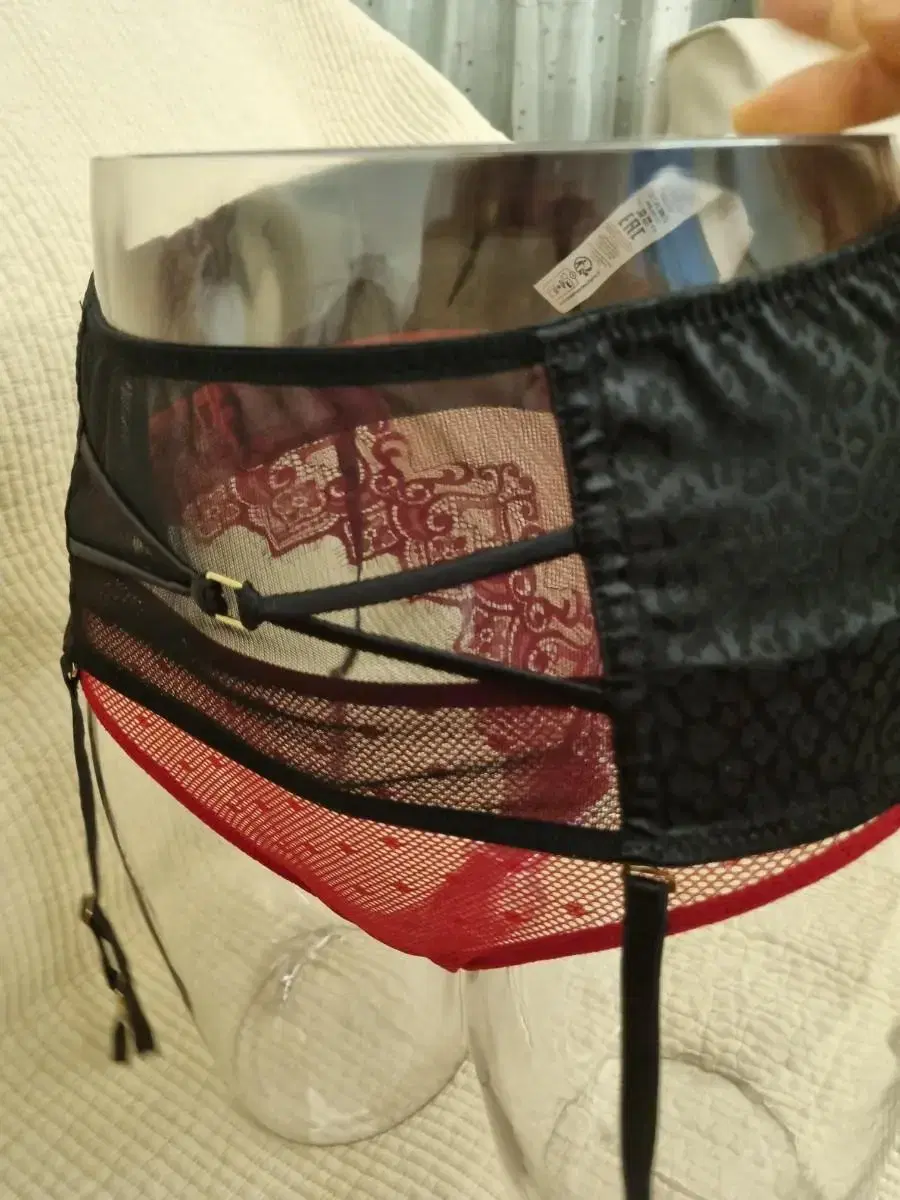 Italian intimissimi garter belt