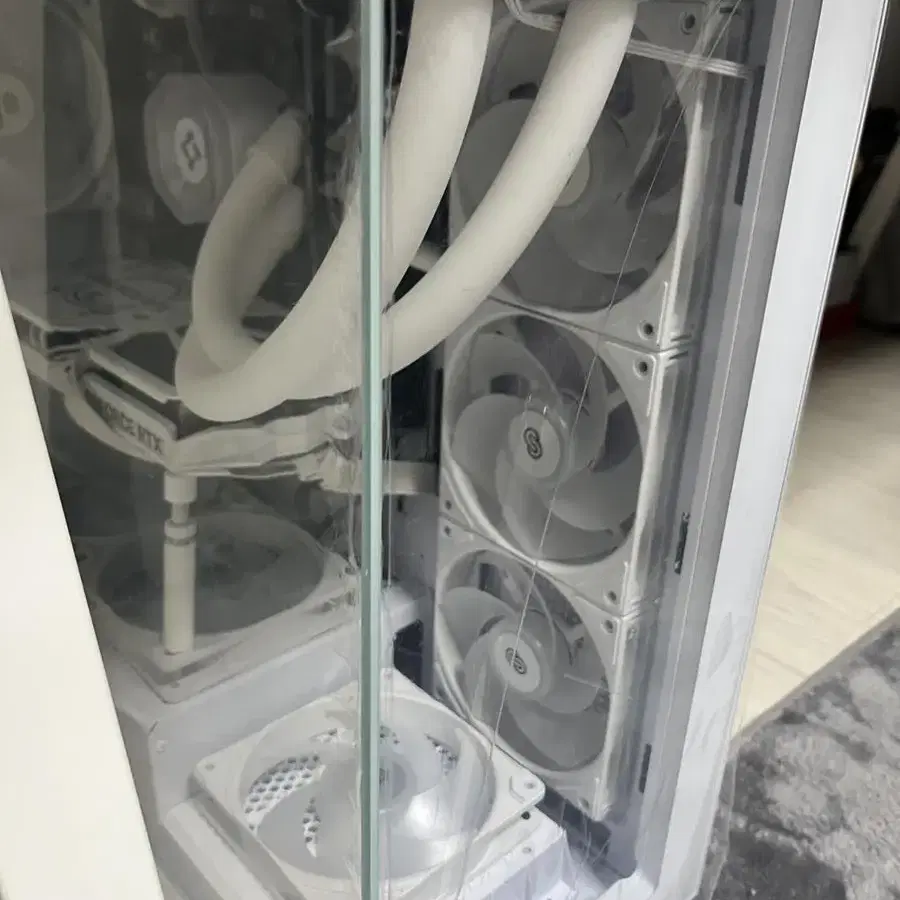 본체게이밍) 5800x3d ,4060ti ,32g ,1tb  어항 화이트