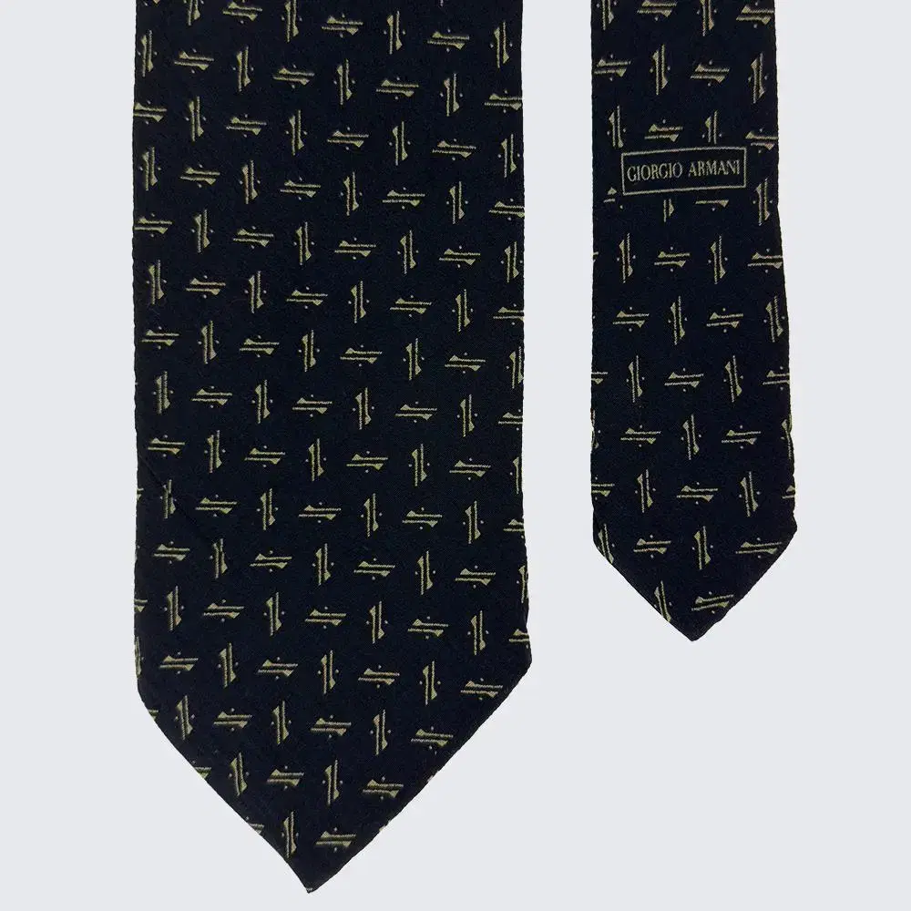 Giorgio Armani Almani Geometric Pattern Tie Silk Vintage (19671)