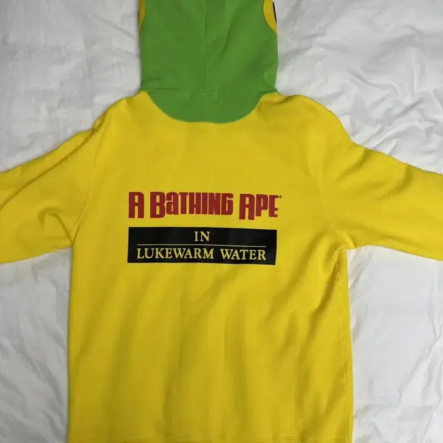 베이프(Bape) IN LUKEWARM WATER 풀집업 노란색