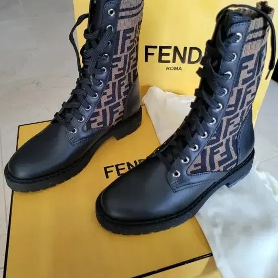 FENDI 펜디 로코코 바이커 부츠미착용사이즈37