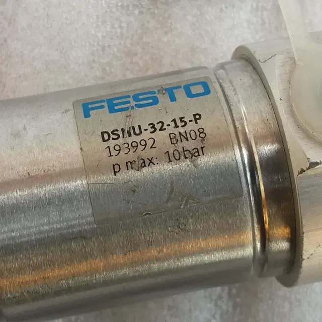 FESTO DSNU-32-15-P 에어실린더 원형 KJ390