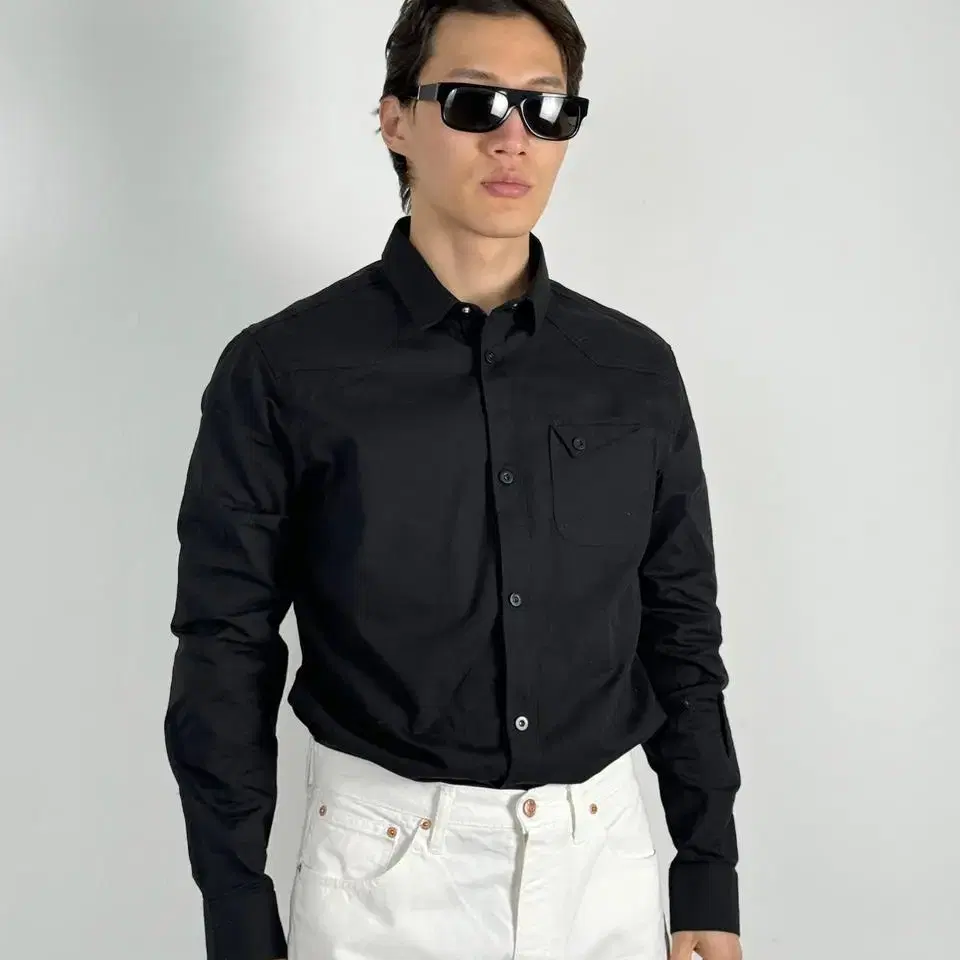 Vintage black detail shirt