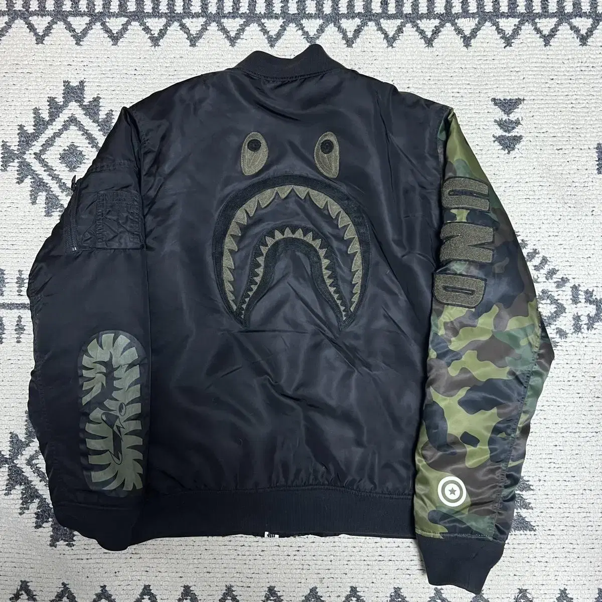 Vape x Undefeated Shark Camo Patchwork MA-1 쿠팡 hyunjae 94만원 거래중