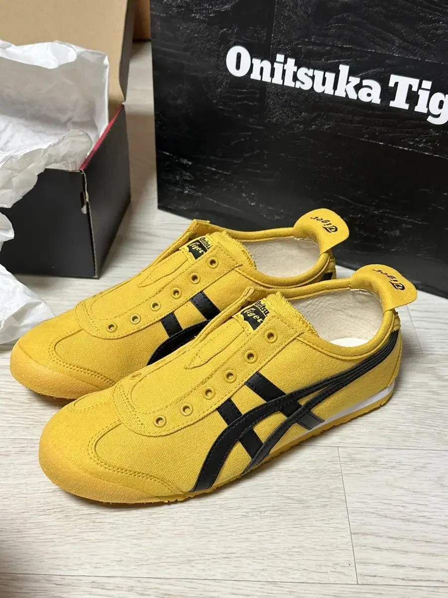 [Onitsuka Tiger Mexico 66 Slip-On Yellow Black] 245 New Products