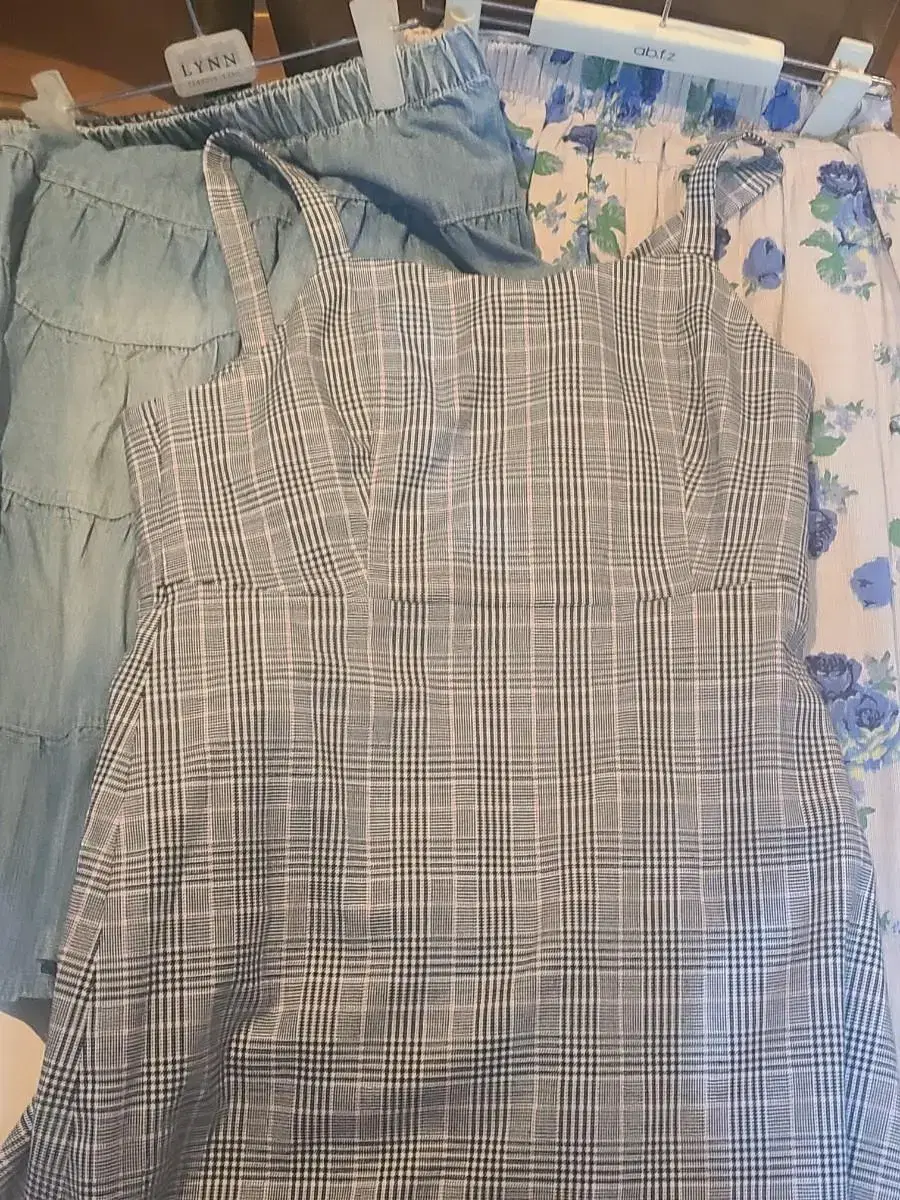 Used clothes to sell1 ONEPIECE2 skirts in bulk