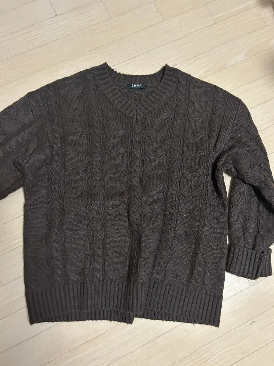 Drawcord V-neck knit