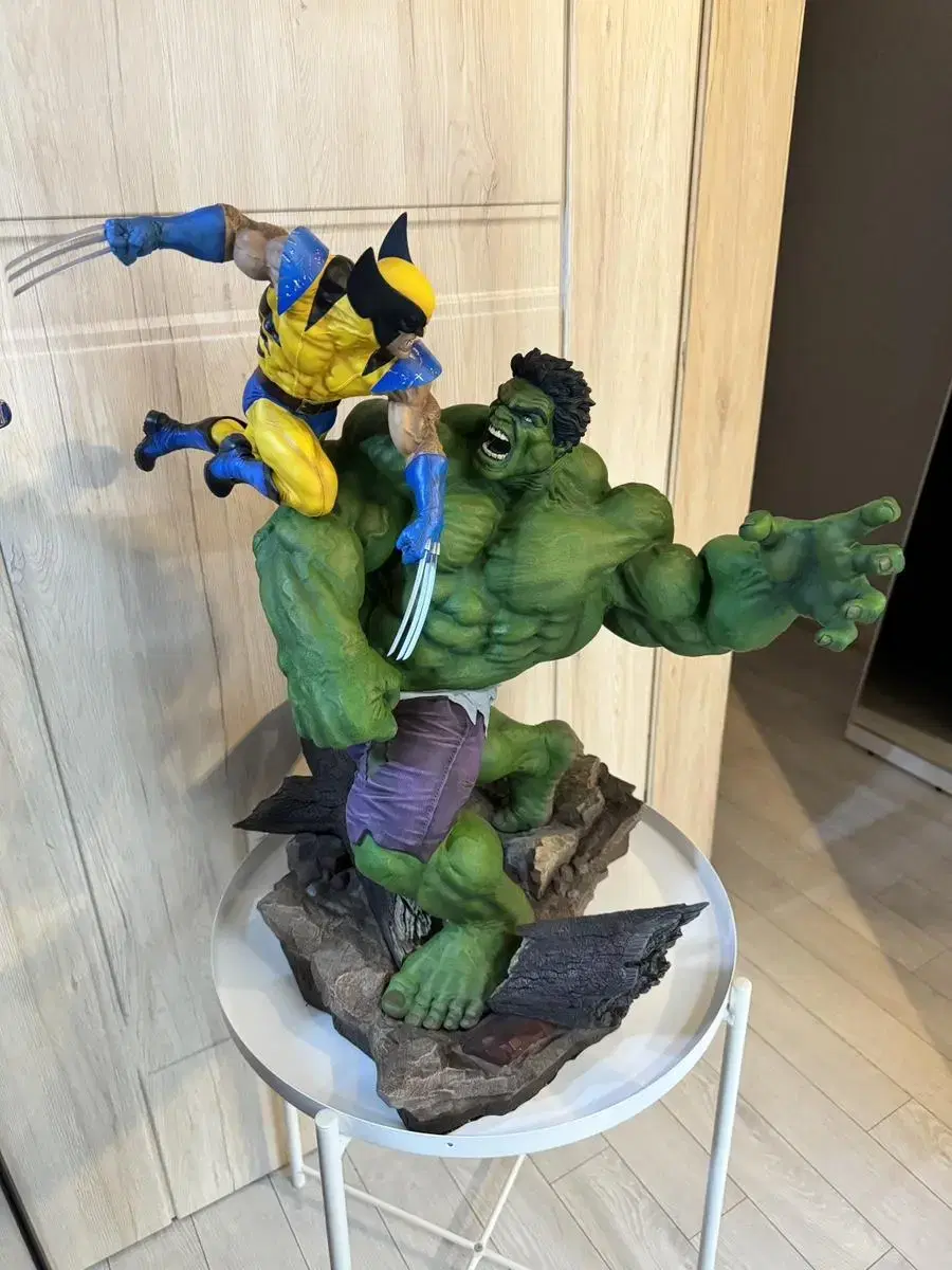 Wolverine vs. Hulk Statue