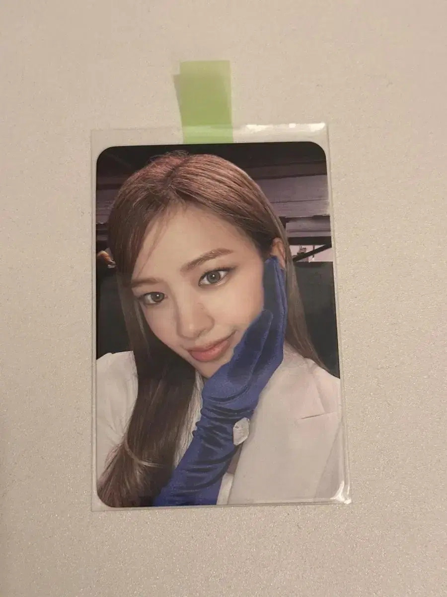 ive yujin glovephotocard