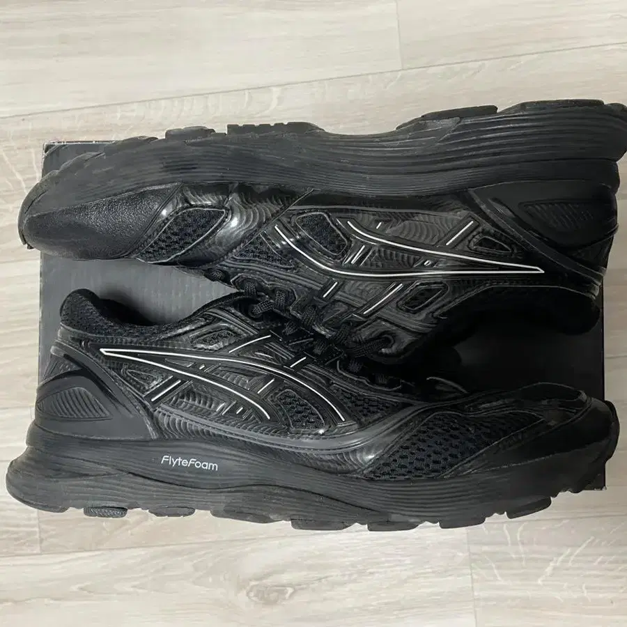 Kiko X asics Gel-Korika (젤코리카) Black 260