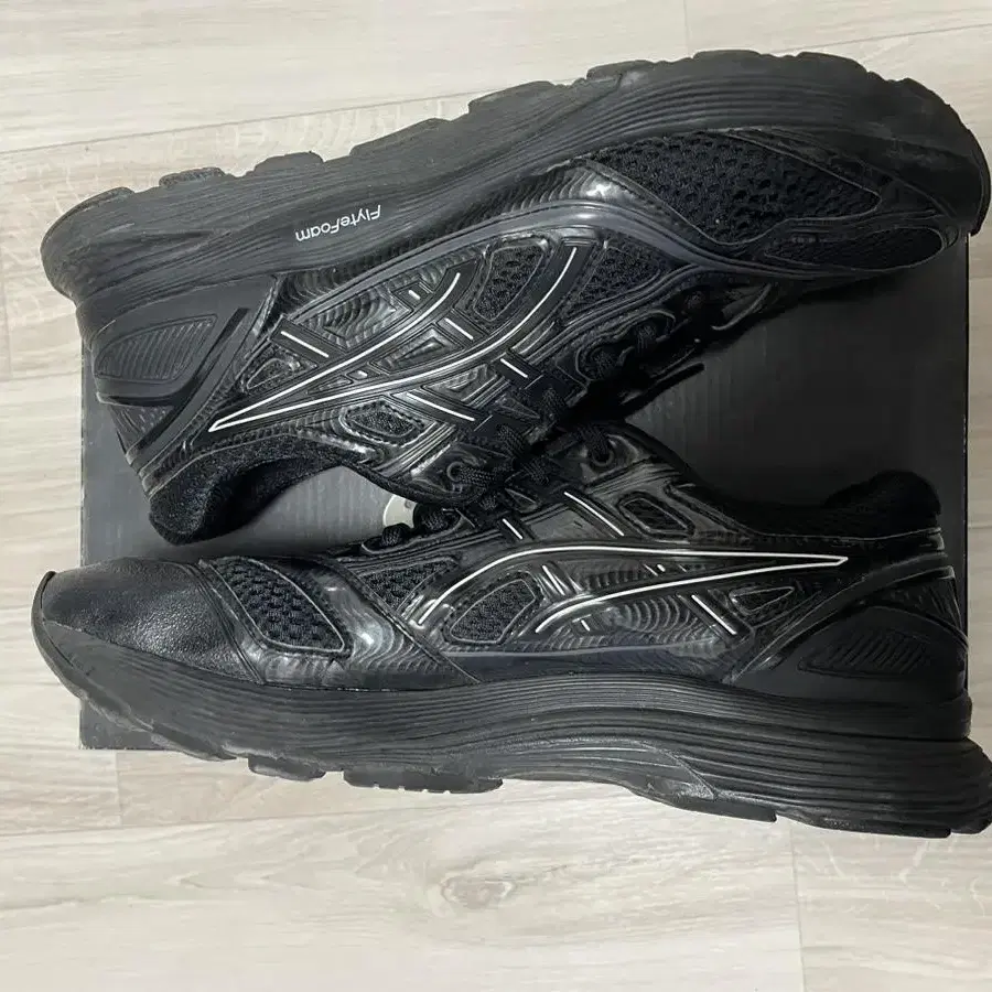 Kiko X asics Gel-Korika (젤코리카) Black 260