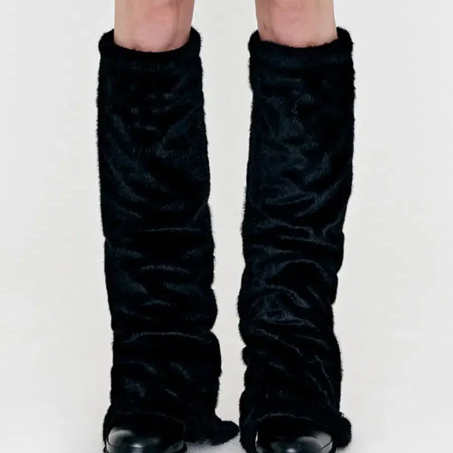 YUSE FUR ZIPPER LEG WARMER - BLACK