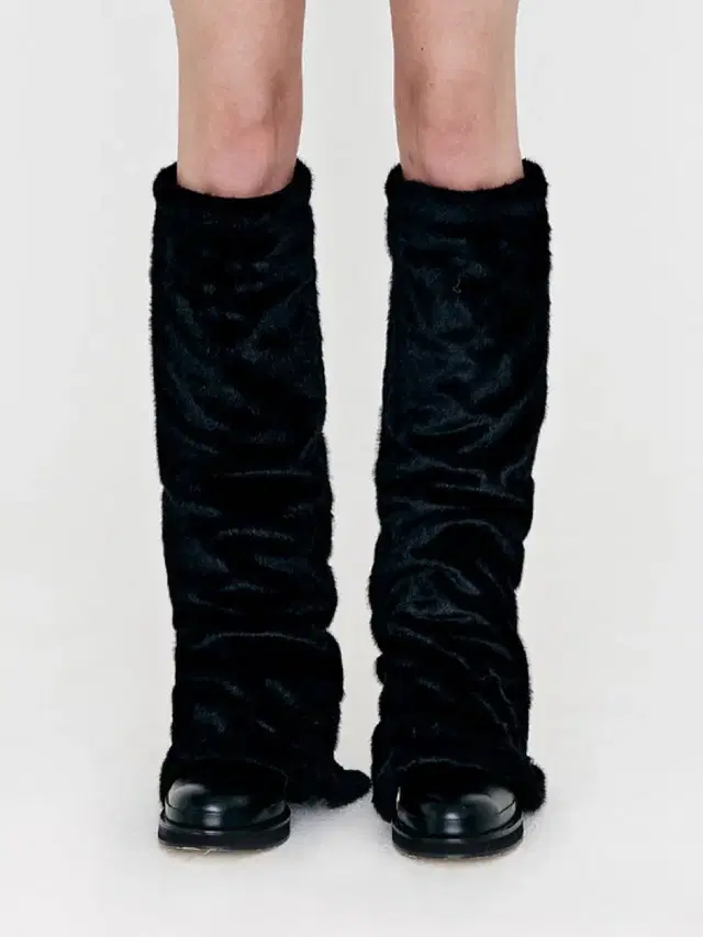 YUSE FUR ZIPPER LEG WARMER - BLACK