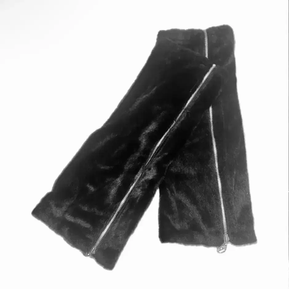 YUSE FUR ZIPPER LEG WARMER - BLACK