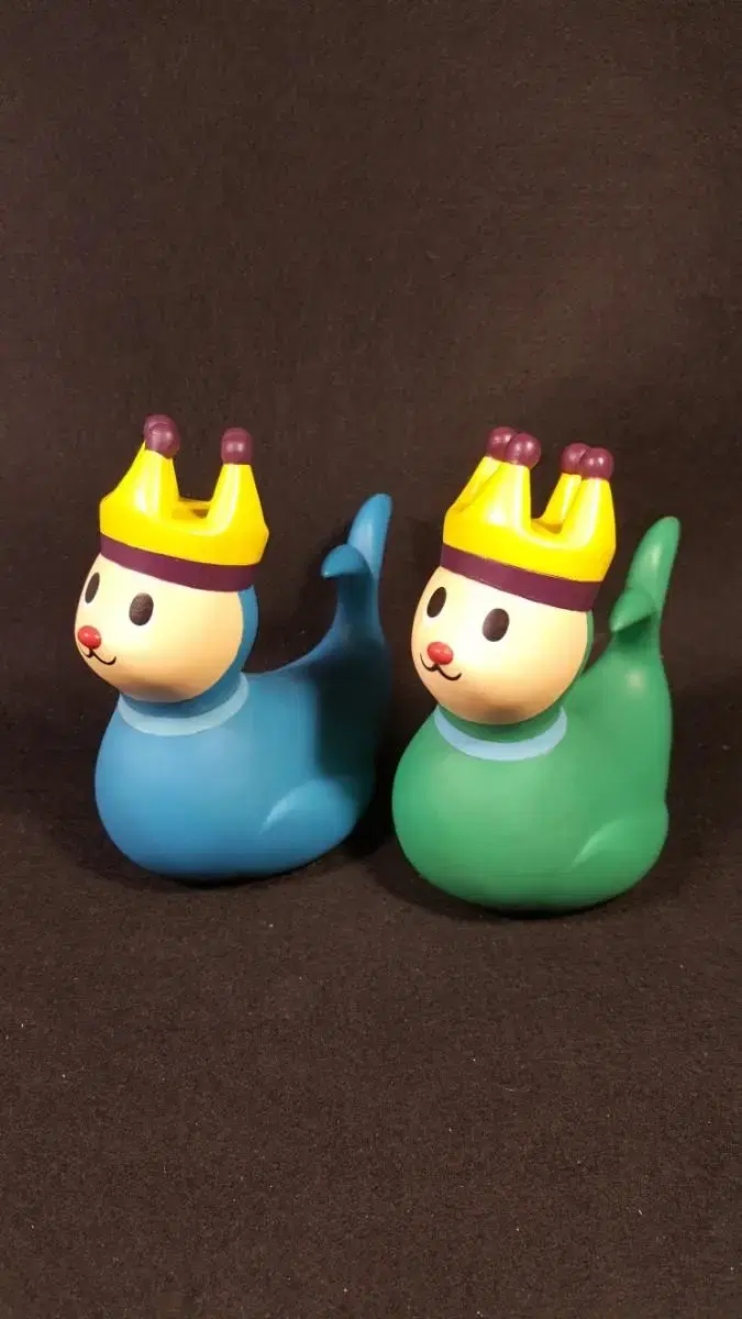 2 Marileo Piggy Bank Character Figures