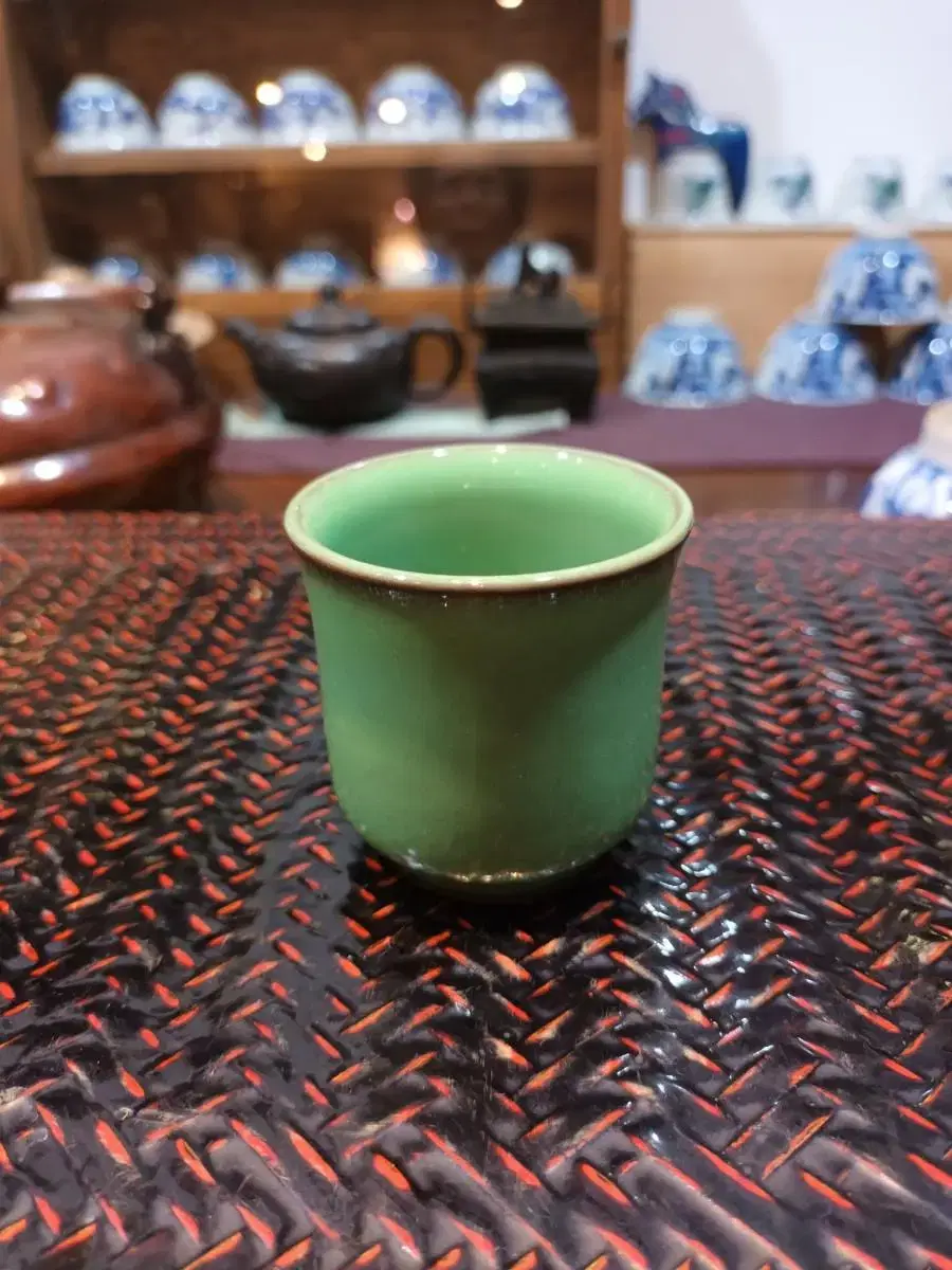 Tong type peaceful mug teacup