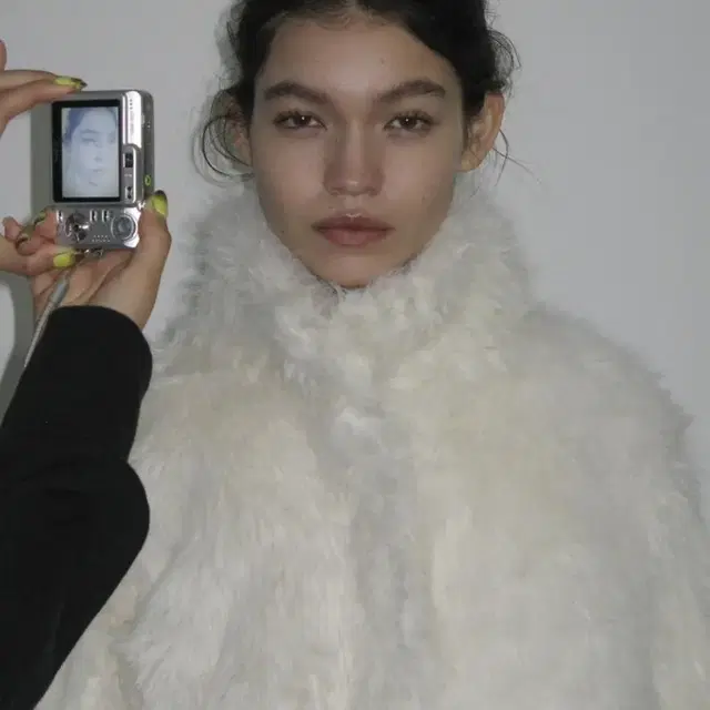 파르티멘토 우먼 헤어리 하이넥 퍼 코트 아이보리 fur coat