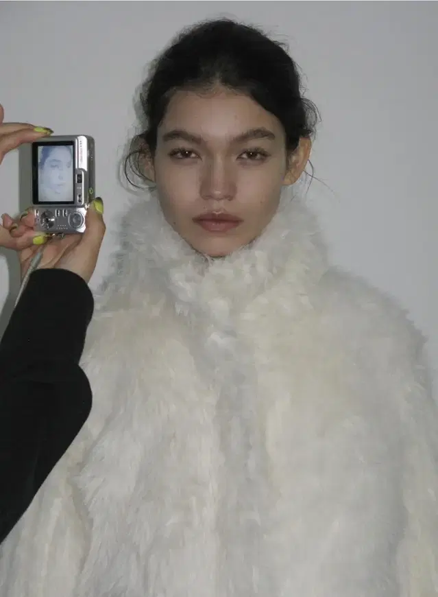 파르티멘토 우먼 헤어리 하이넥 퍼 코트 아이보리 fur coat