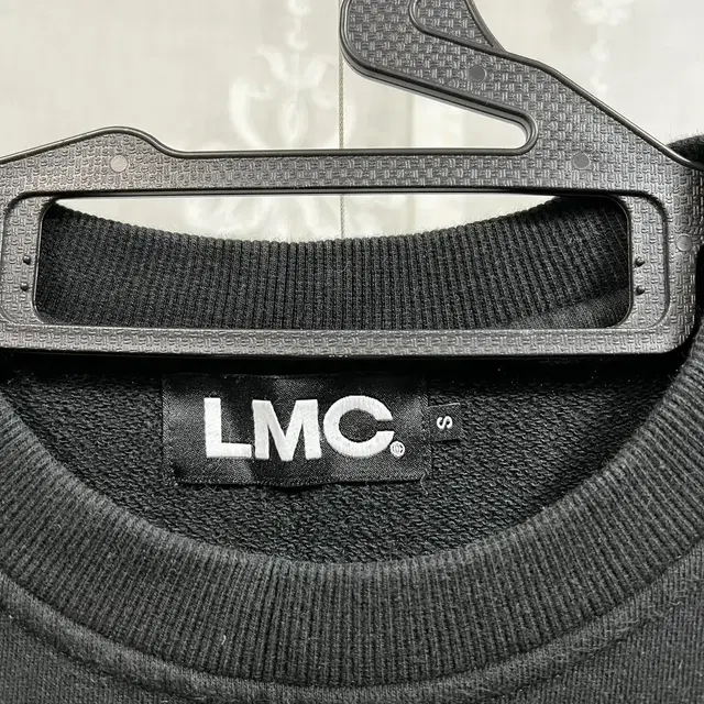 LMC 프린팅 블랙 공용 맨투맨