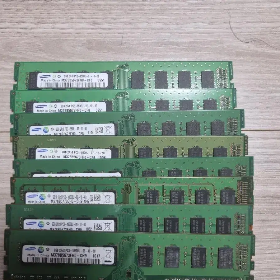 렘 DDR2 1GB 13개 DDR3 2GB 8개 일괄