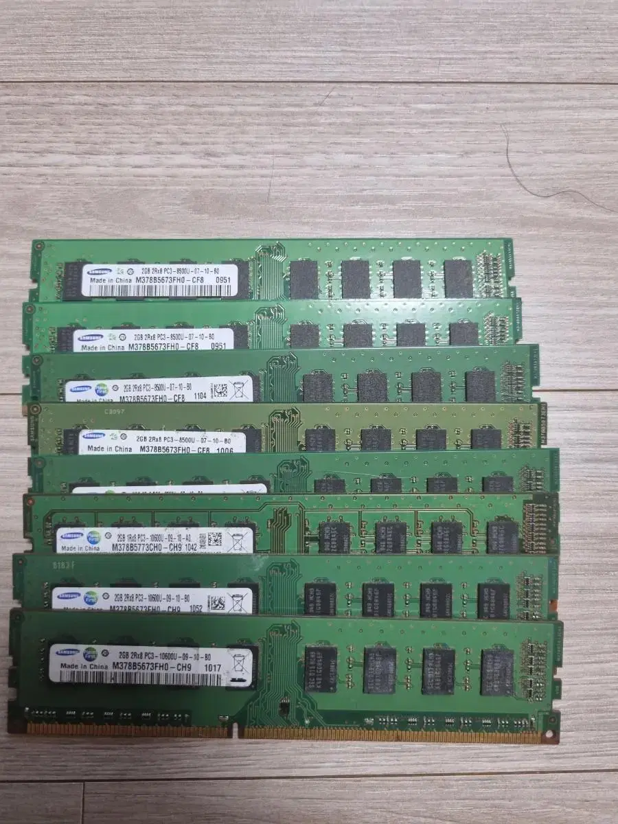 13x DDR2 1GB RAM 8x DDR3 2GB in bulk