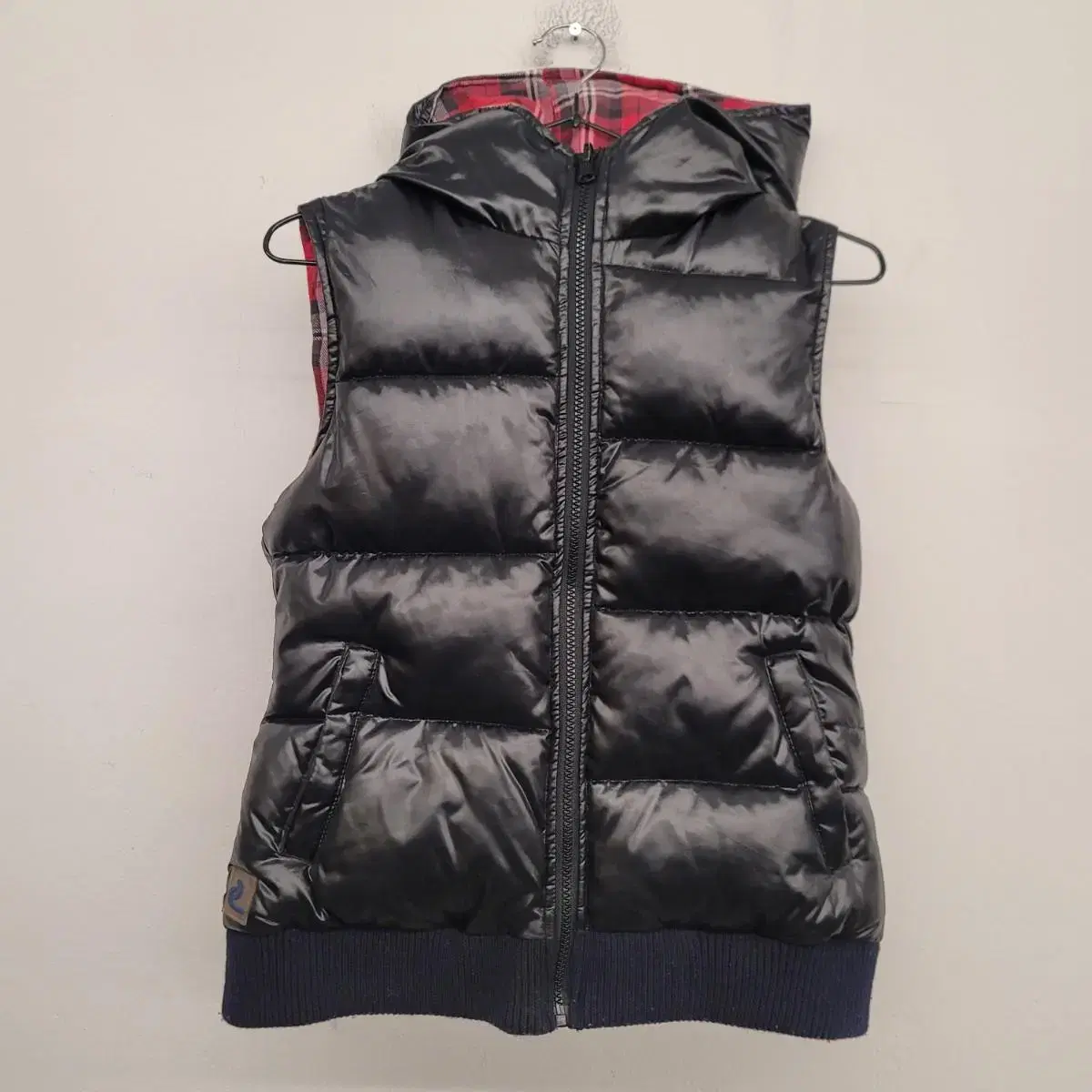 [85/XS] Levi's double-sided padded vest for sale.