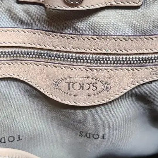 TODS 토즈   토드 앤 숄더 . 크로스백