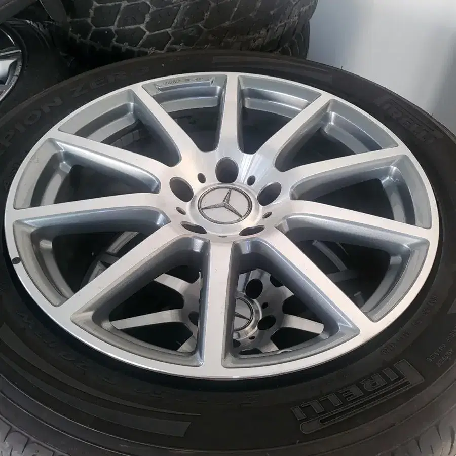 Benz g바겐 AMG20인지 순정휠 타이어 포함