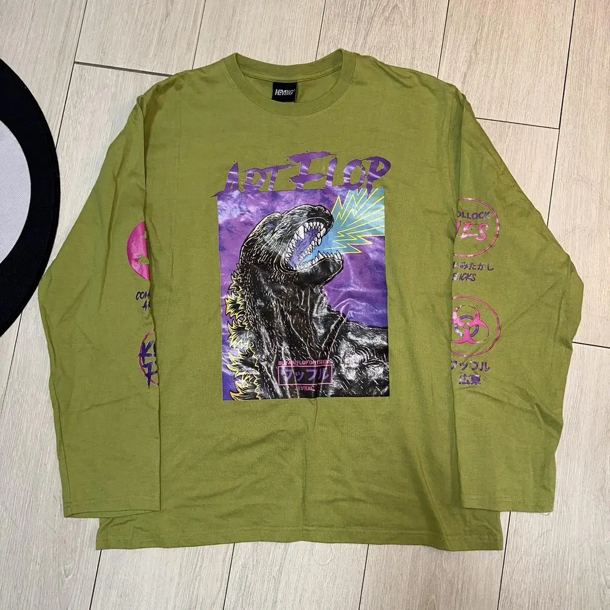 100 Vintage Street Dinosaur Sleeve T-Shirt