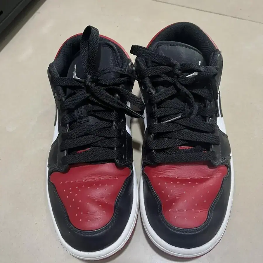 Jordan 1 low bred toe