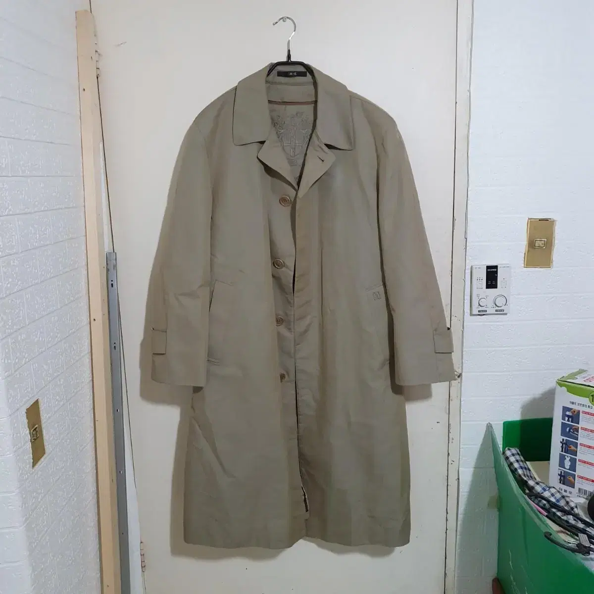 Genuine Daks Barbary Coat Carcoat size 95-100 with inner pocket