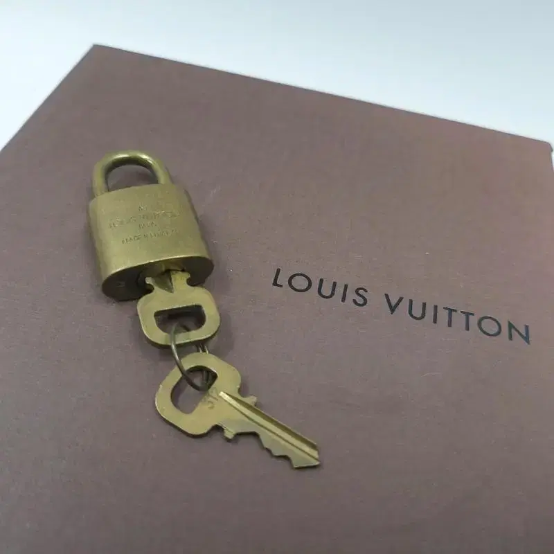 LOUIS VUITTON 루이비통 자물쇠 열쇠2개 카데나 312 A984