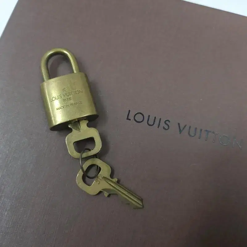 LOUIS VUITTON 루이비통 자물쇠 열쇠2개 카데나 312 A984