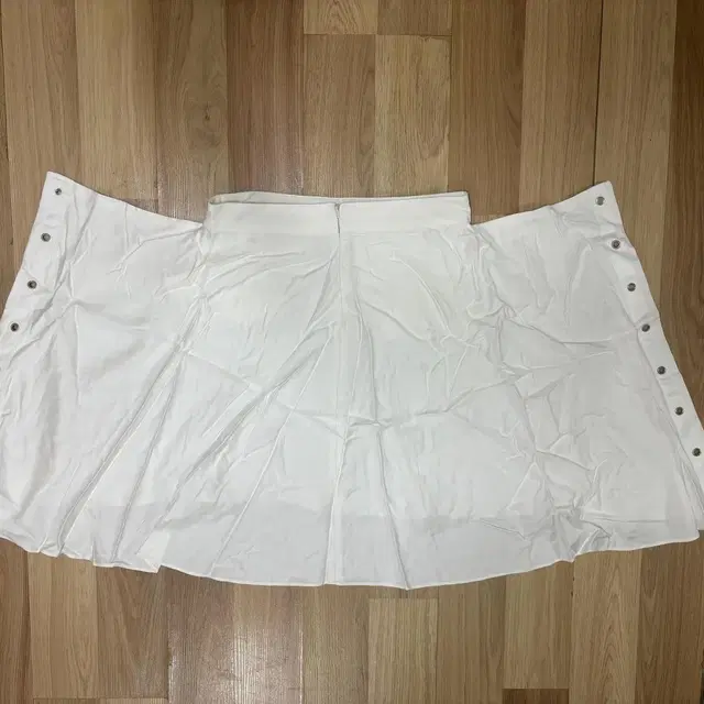 세릭 cerric OPEN SNAP BUTTON SKIRT