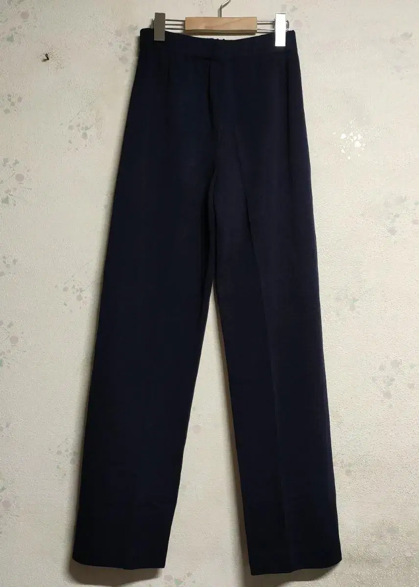 Women's knit banded slacks (measurement confirmed/estimated 66)