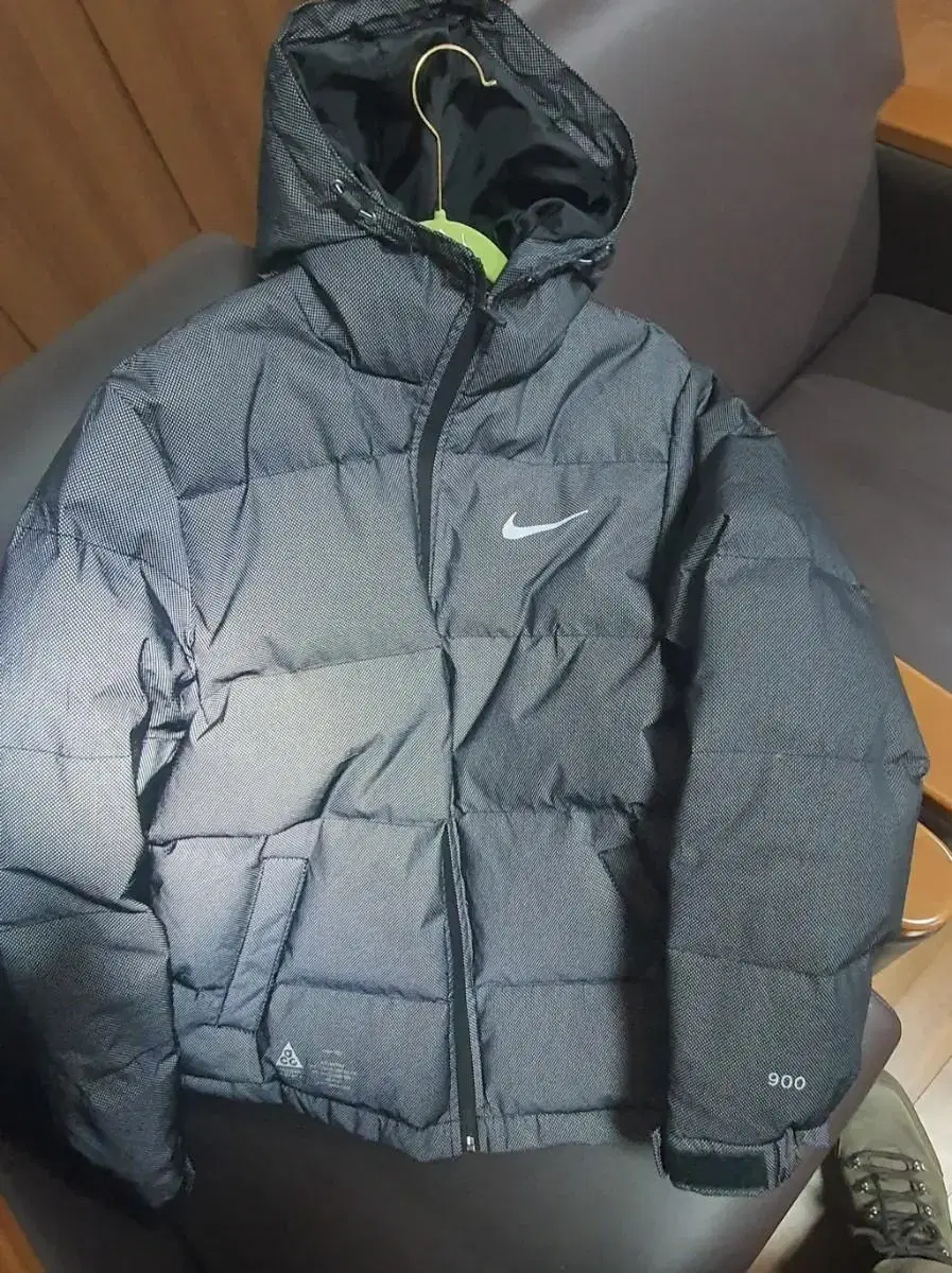 여성 nike acg 다운 자켓 L사이즈