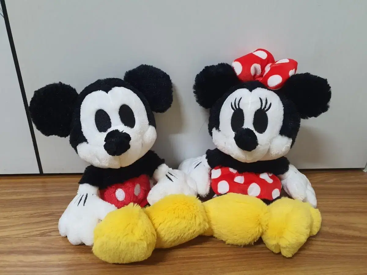 Genuine Disney Mickey Mouse Minnie Mouse Couple Dolls