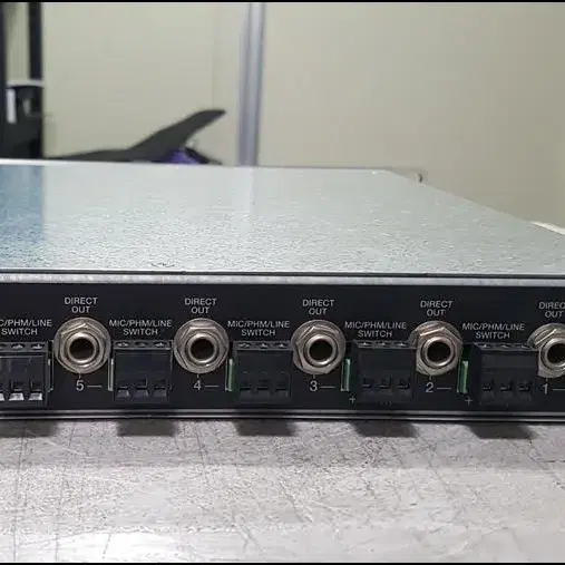 슈어 SCM810E 8채널 마이크 믹서