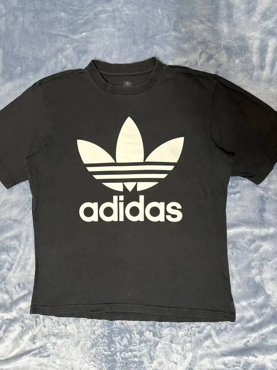 [L] Adidas 3 STRIPES Short Sleeve T-Shirt