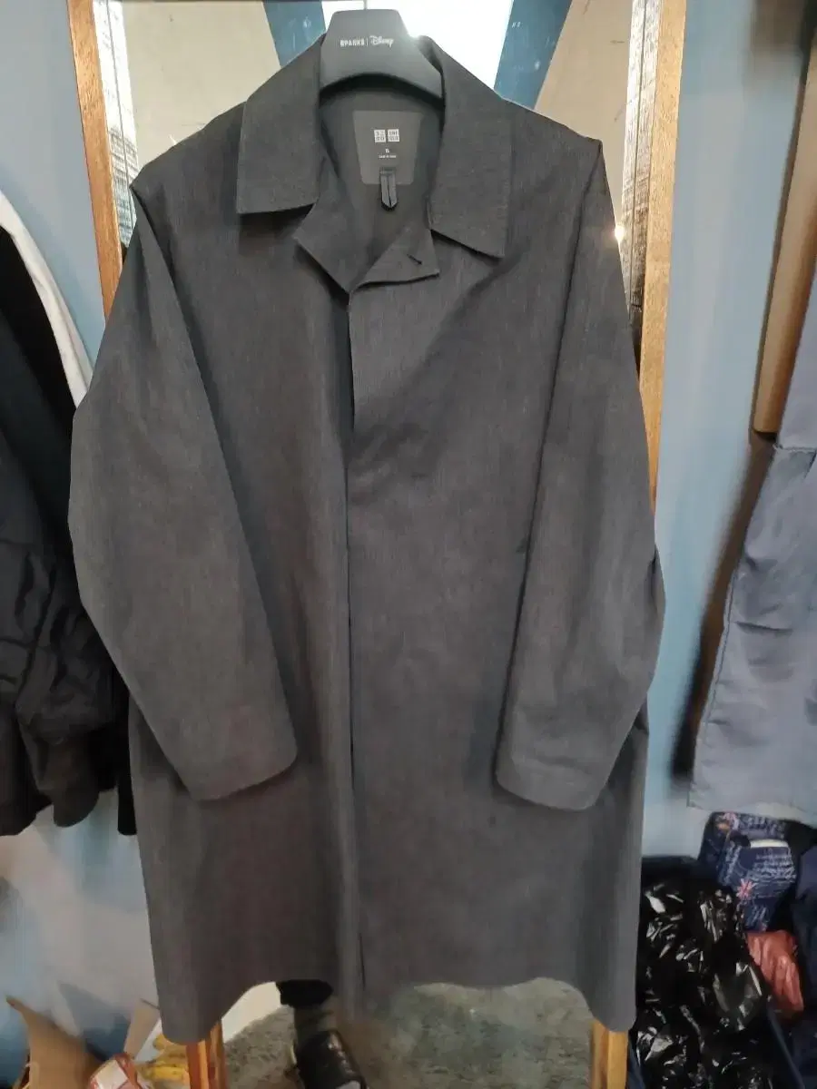 Uniqlo Raincoat XL