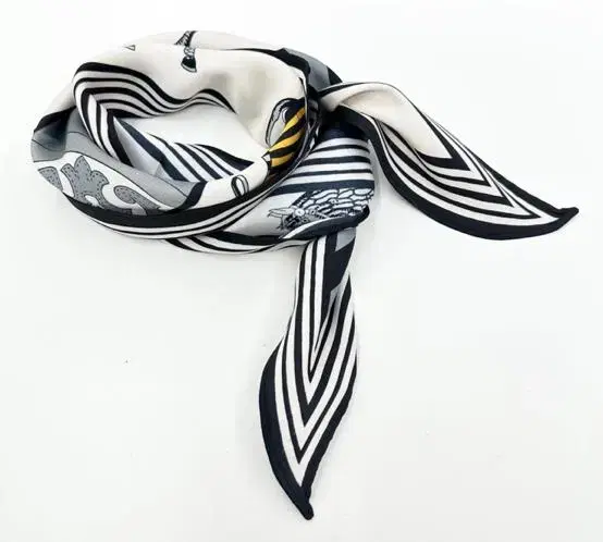 Luxurious Silk Feeling & Pattern Rhombus Scarf_Black Horse Pattern