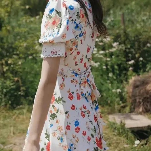 던드롭 fancy flower v neck puff dress